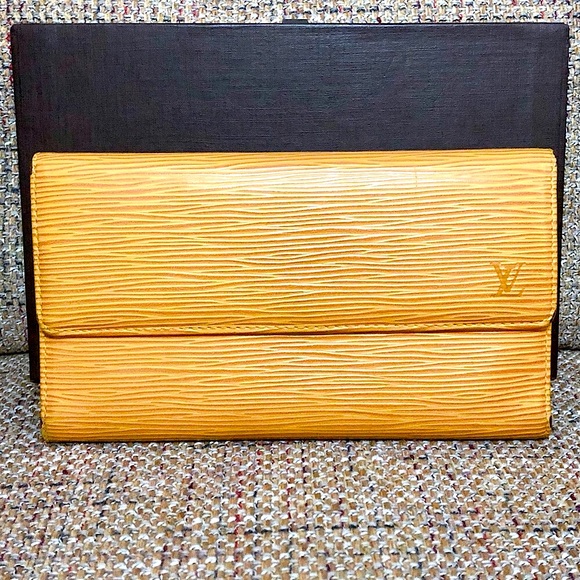LOUIS VUITTON Sarah Continental Wallet Yellow Epi Leather Purple Interior w/ Box - Picture 13 of 14